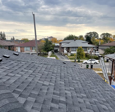 Installing Asphalt Shingles in Markham